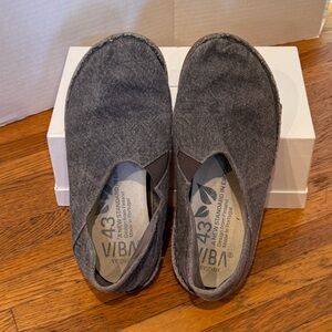 VIBAe Men’s Slip-On Loafers in Charcoal Gray